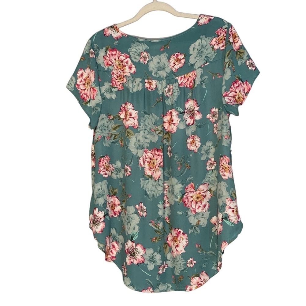 Torrid teal green floral cap sleeve blouse. Size 00‎ (M-L) - Picture 2 of 8